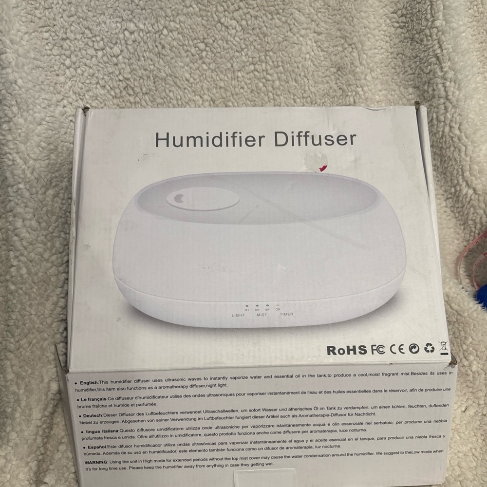 White Humidifier Diffuser - Picture 2 of 7